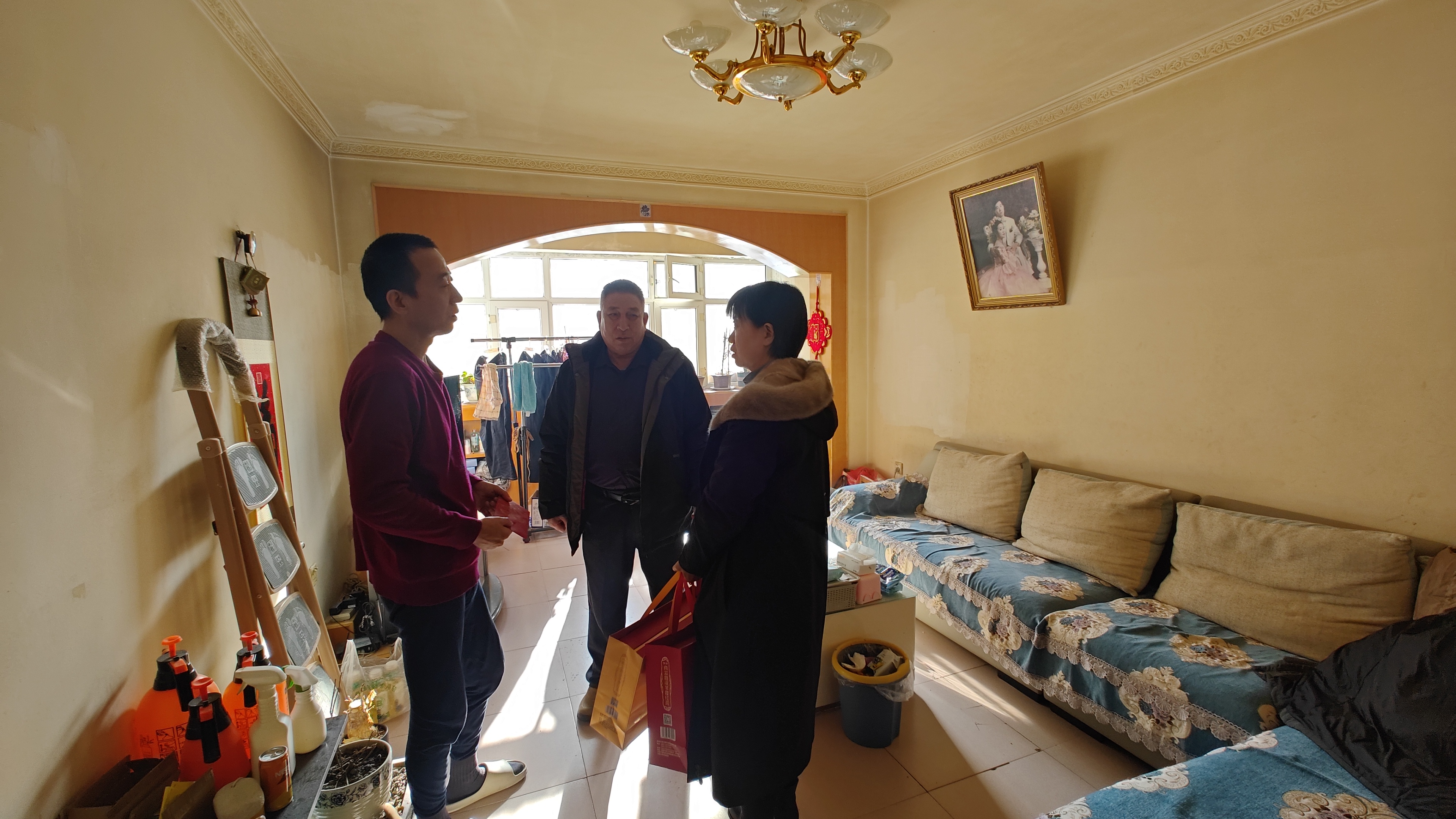 寒冬送關(guān)懷 華春集團(tuán)慰問患病員工